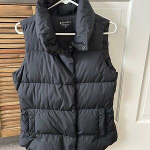 Athleta Women's Black Downtown Puffer Vest M